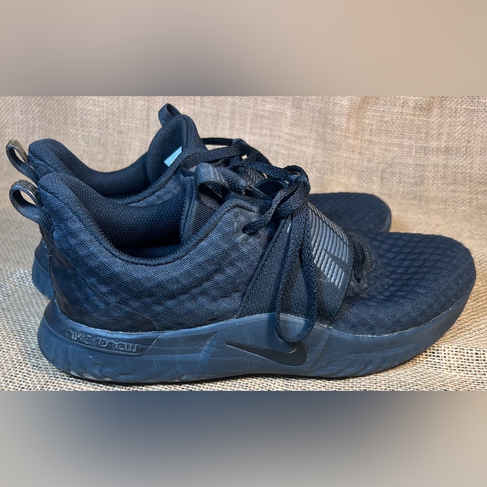 Nike Black Running renew in season sneakers